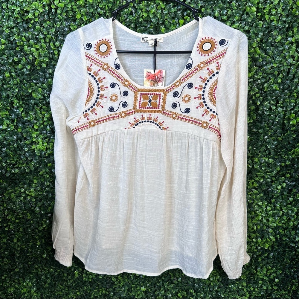 Nwt Embroidered  long‎ sleeve top nwt